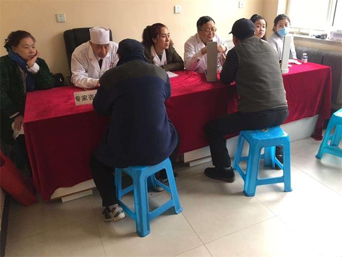 真情融入社区，，，义诊温暖民心