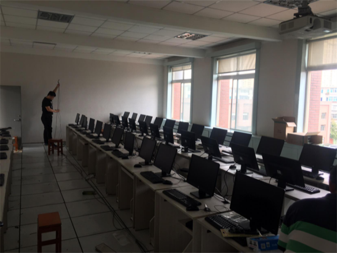 一连地起劲，，，，，不懈地奋斗